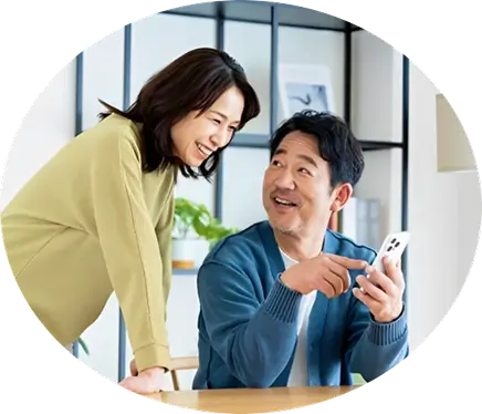 報告を読んで笑顔の親御